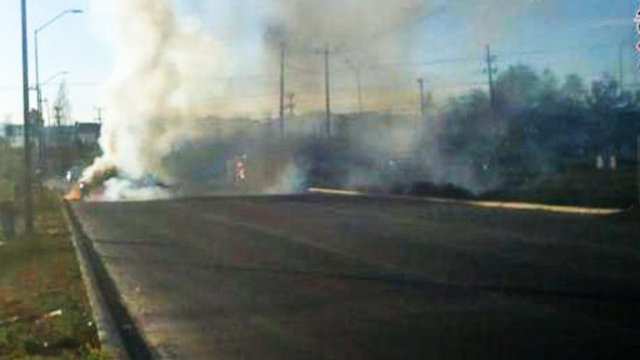 Incineran auto robado en plena carretera Cuauhtémoc- La Junta