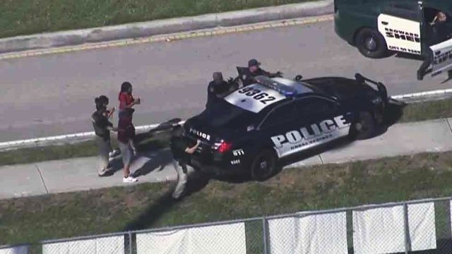 Un muerto y 20 heridos de bala por tiroteo en escuela secundaria de Florida