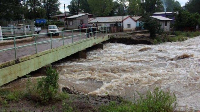 Entregan apoyos a 9 municipios con daños por temporal lluvioso