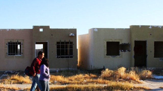 Miles de casas están abandonadas en Ciudad Juárez, pero sus vecinos quieren revivirlas