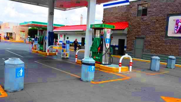Ante desabasto de gasolina, empresarios se surten en Juárez y Gómez Palacio