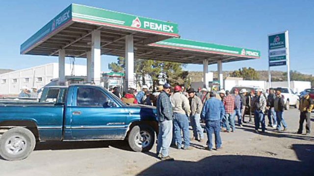 Se manifiestan en Janos por igualar precio de gasolina con la frontera