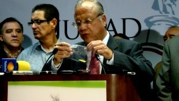 Encañonan federales a Alcalde de Juárez