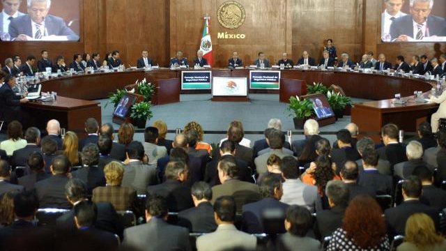 Llama Duarte a senadores a avalar reforma de mando único