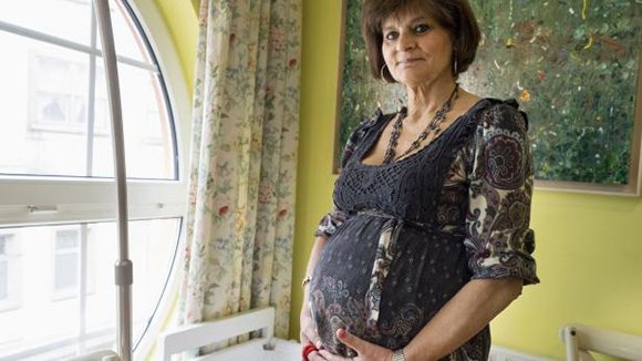 La doctora española embarazada de 62 años da a luz a una niña