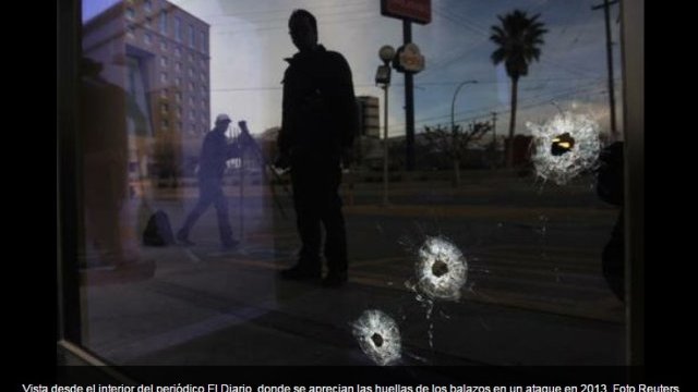 Policías estatales destrozan casa de periodista en Juárez