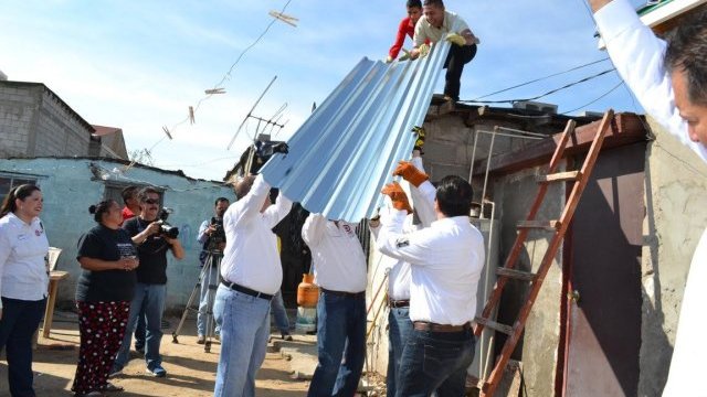 Benefician en Juárez a más de 300 familias con lámina galvanizada ante temporal