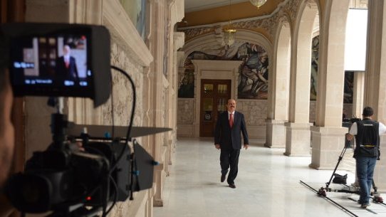 Filman spots en palacio para 2do informe del gobernador