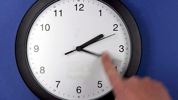 Antes de ir a dormir hoy, no olvide ajustar su reloj
