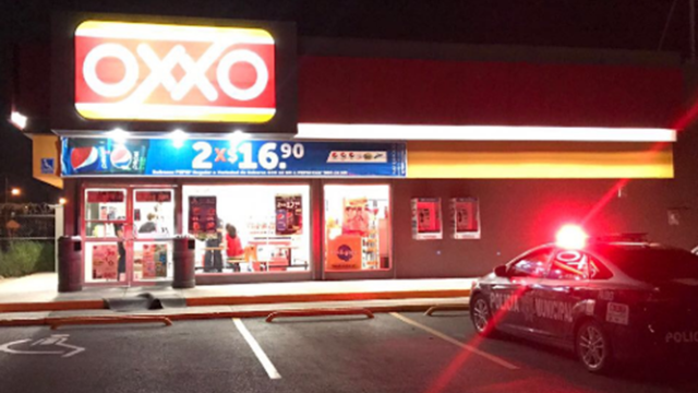 Ladrón encapuchado asaltó una tienda Oxxo en Chihuahua