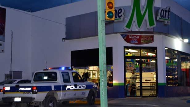 Perpetran asalto armado a Carne Mart de Juan Escutia