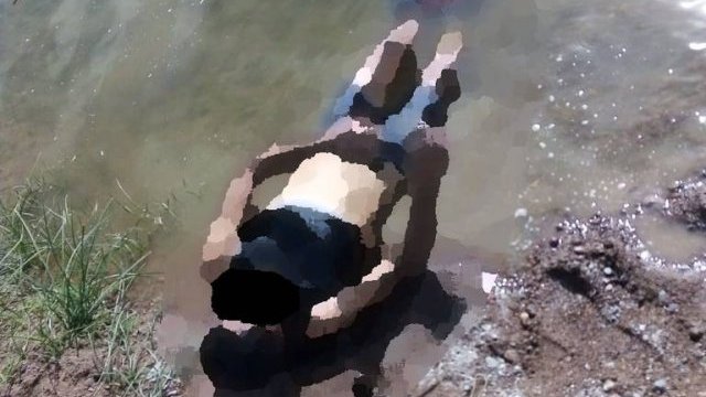 Encuentran cadáver flotando a la orilla del río, con huellas de golpes