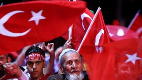 Turquía libera a 820 soldados encarcelados a raíz de intento de golpe