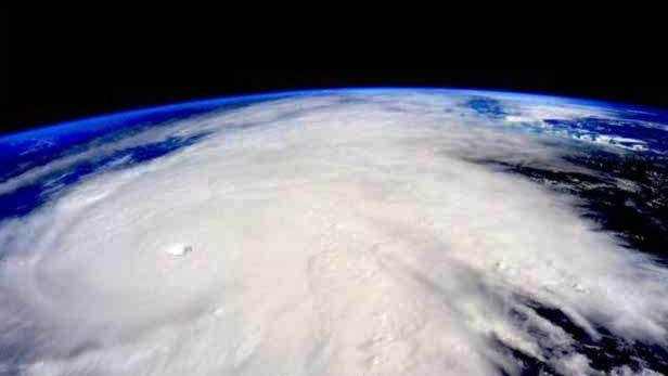 Capta astronauta imagen del masivo Huracán Patricia desde el espacio