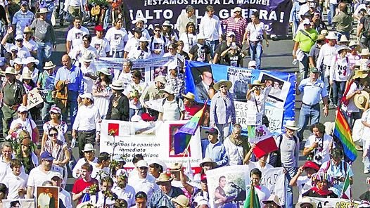 Mexicanos se movilizan, pero la violencia no cesa