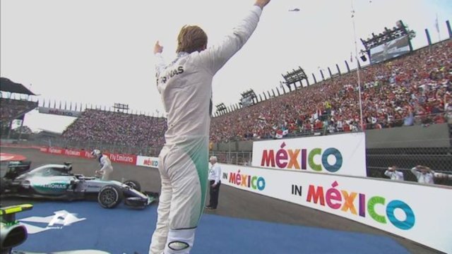 Rosberg supera a Hamilton y se impone en México
