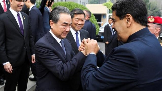 China y Venezuela firman acuerdos petroleros, mineros y de seguridad