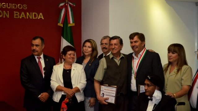 Entregan reconocimientos a los postulantes a la medalla Rascón Banda