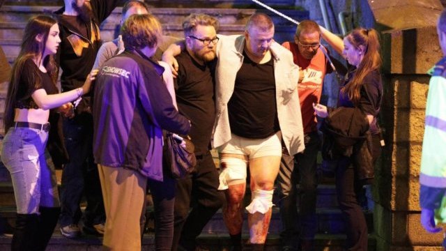 Al menos 20 muertos por explosión en concierto de Ariana Grande en Manchester