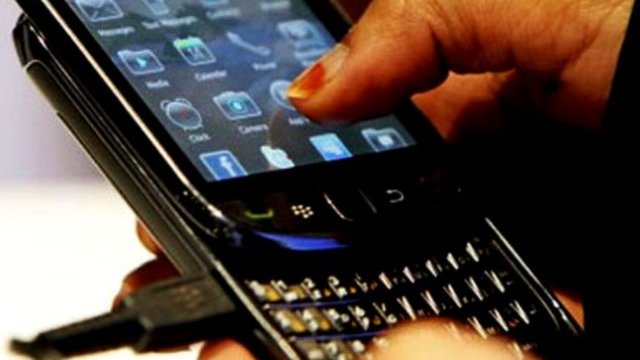 Compensarán a usuarios por caída del Blackberry