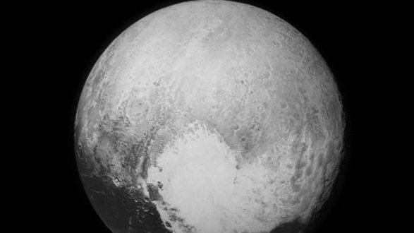 Nuevas fotos de Plutón revelan una extensa llanura helada