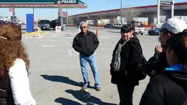 Llegan barzonistas a Juárez a comprar gasolina barata