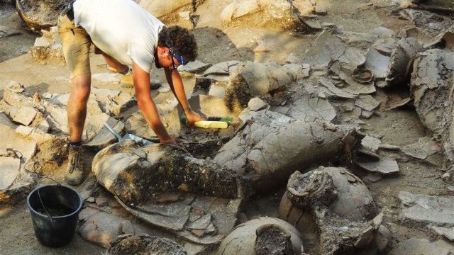 Encuentran el residuo de vino más antiguo: 6 mil años