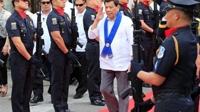 Presidente filipino pide disparar 