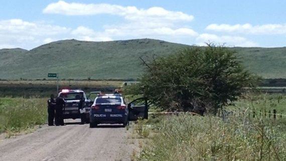 Encuentra conductor un ejecutado en carretera a Juárez