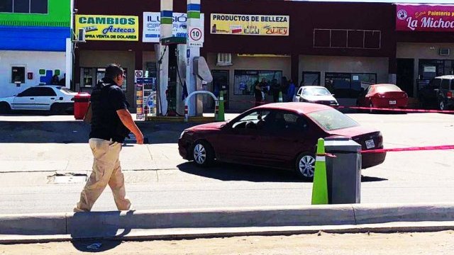 Ejecutan a uno en Juárez, frente a una gasolinera