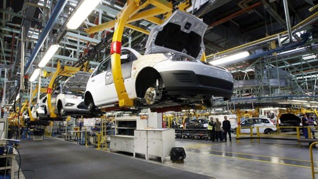 Automotrices enfrentan escasez de mano de obra calificada en México