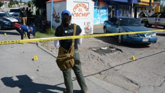 Encuentran auto baleado y con huellas de sangre, en Chihuahua