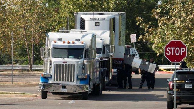 Había 2 menores entre los muertos por asfixia en camión en Texas