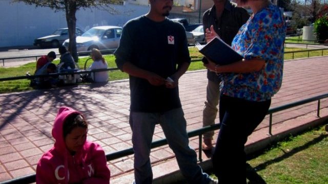 Atiende Municipio a familia que pernocta afuera del Hospital Infantil