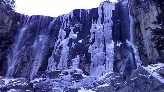 Se congela la cascada de Cusárare, cerca del pueblo de Creel en Chihuahua