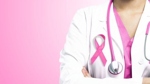 La violenta comercialización del cáncer de mama