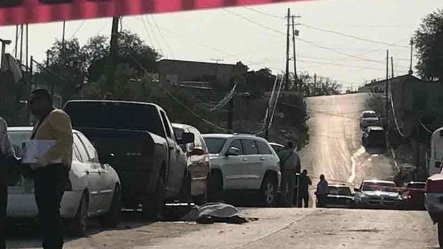 Asesinan a policía estatal afuera de su casa, en Juárez
