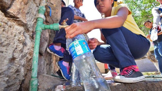 Más de cien escuelas padecen escasez de agua en la capital