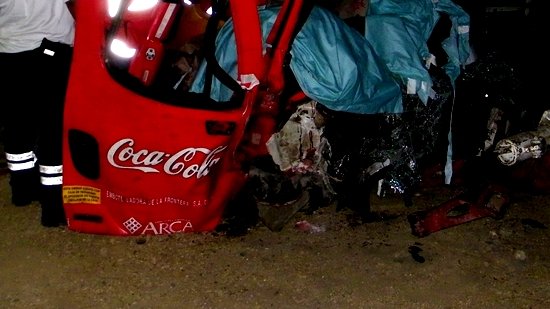 Mueren en volcadura dos trabajadores de la Coca-Cola