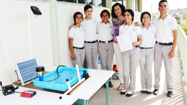 Inventan estudiantes sistema de riego automatizado con energía solar