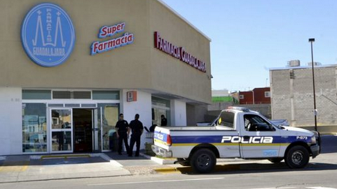 Sigue ola de asaltos: esta vez fue una Farmacia Guadalajara