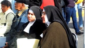 Llega a audiencias ciudadanas Clarisas Capuchina pidiendo apoyo 