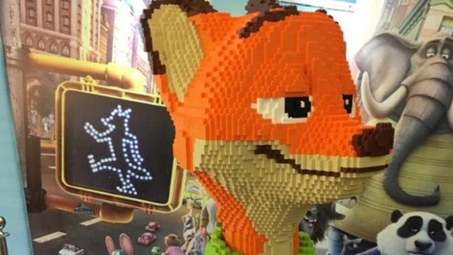 Un nene destruyó una obra hecha con Lego valuada en 15 mil dólares
