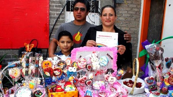 Con chocolate, amas de casa de Chimalhuacán mejoran su economía