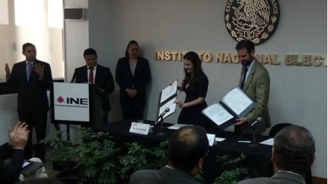 INE firma convenio contra discriminación en procesos electorales