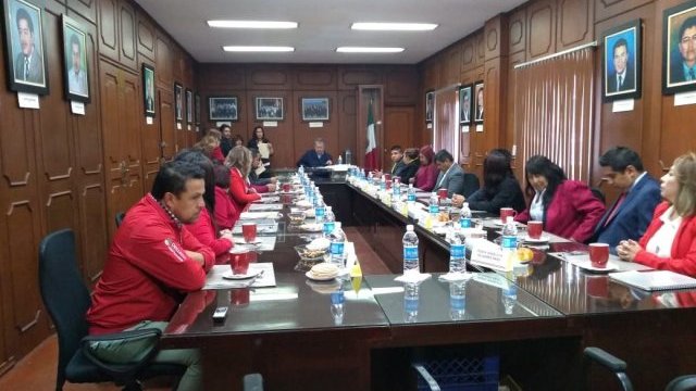 El alcalde de Chimalhuacán, Tolentino Román presentó a los integrantes del Cabildo