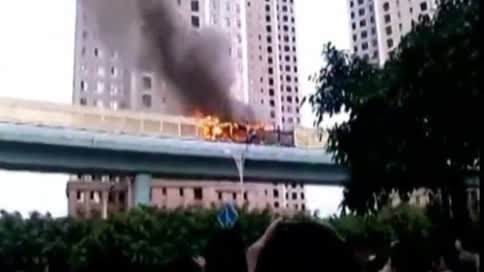 Fallecen 47 personas en incendio de un autobús en China