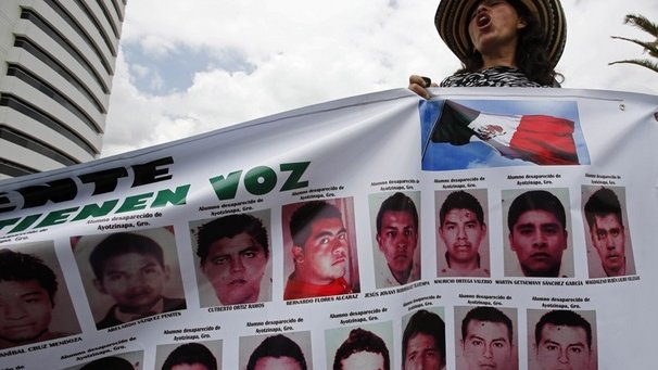 Padres de normalistas pedirán a mexicanos en EU que no voten