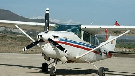 Pilotos de gobierno buscan avioneta extraviada