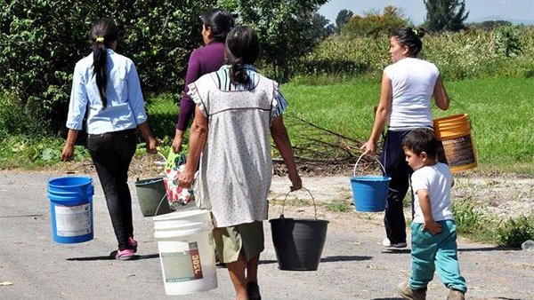 Los millones de mexicanos sin agua y el engaño de las tarjetas milagrosas